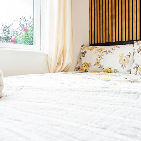 Earley Luxury Ensuite Room With Private Entrance Рединг Екстериор снимка