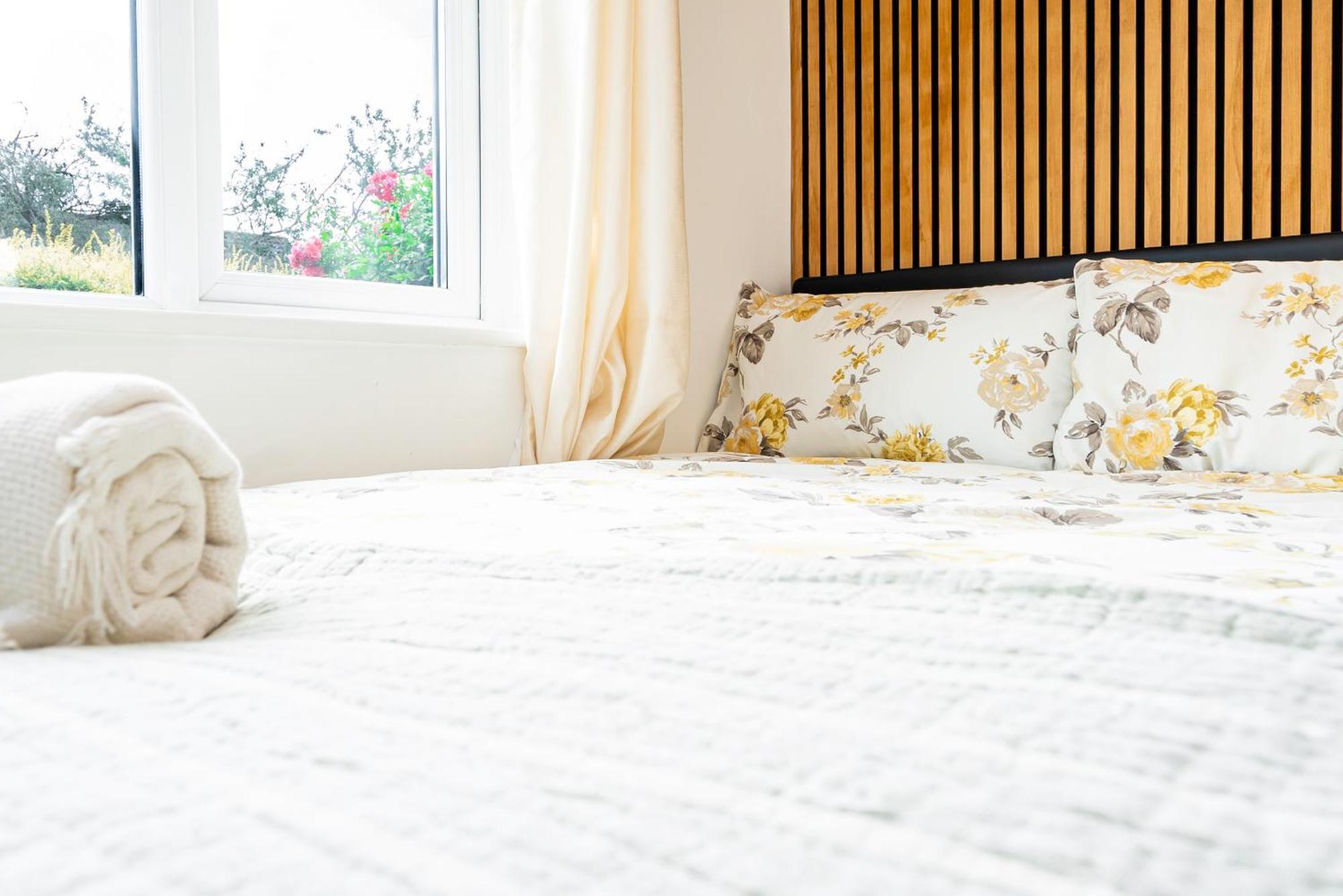 Earley Luxury Ensuite Room With Private Entrance Рединг Екстериор снимка