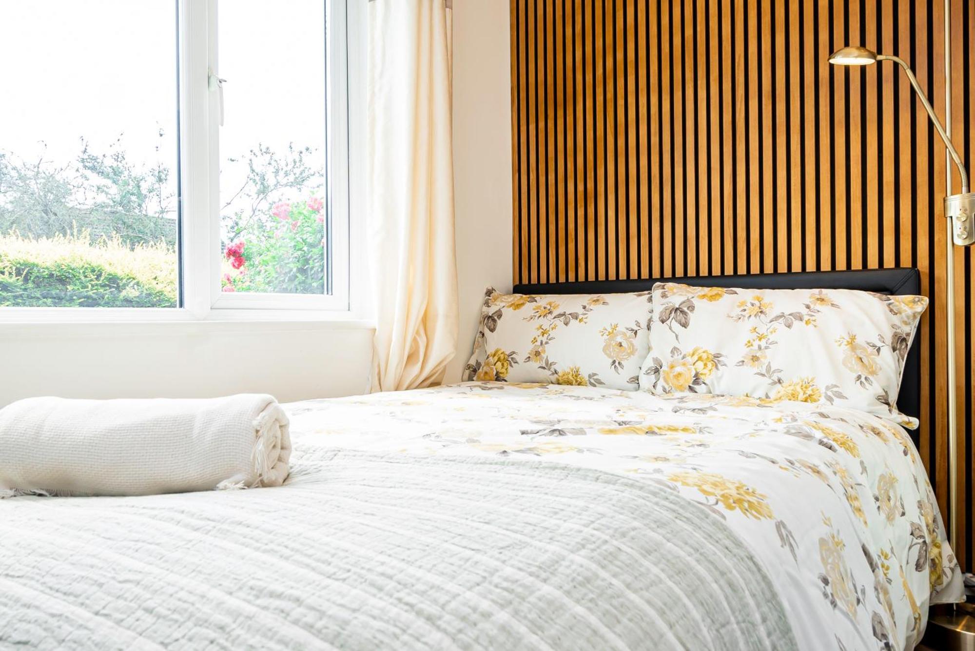 Earley Luxury Ensuite Room With Private Entrance Рединг Екстериор снимка