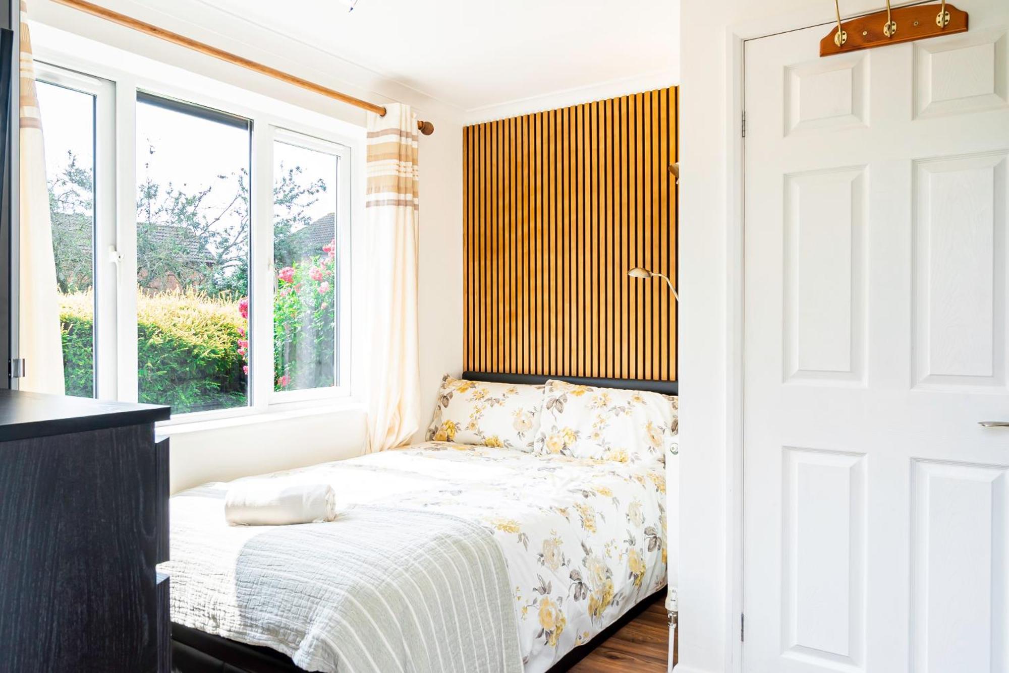 Earley Luxury Ensuite Room With Private Entrance Рединг Екстериор снимка