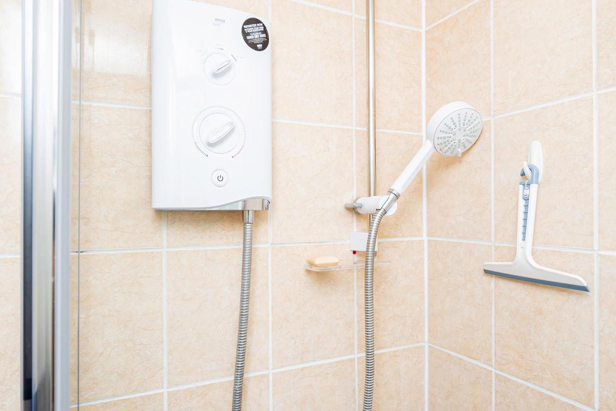 Earley Luxury Ensuite Room With Private Entrance Рединг Екстериор снимка