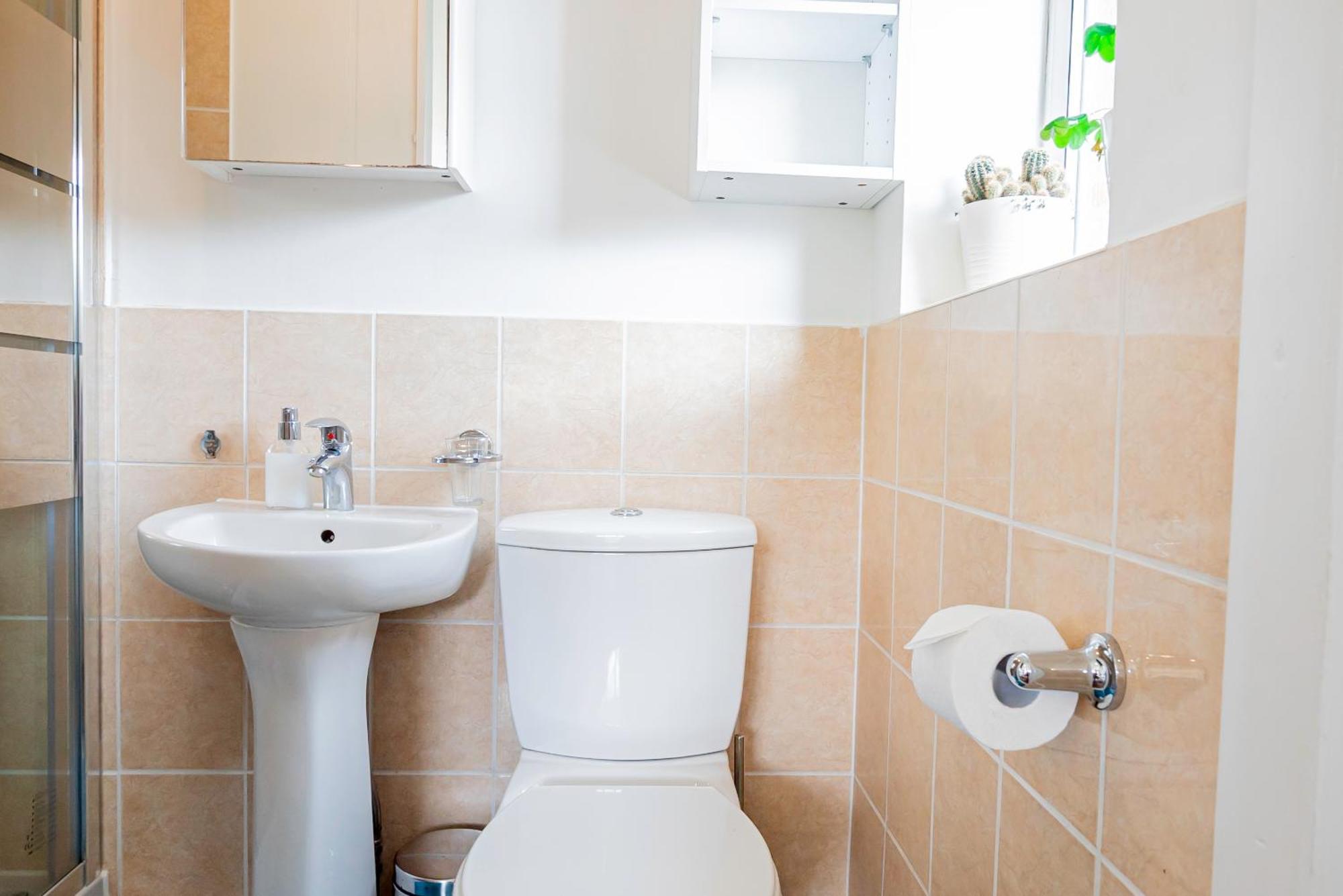Earley Luxury Ensuite Room With Private Entrance Рединг Екстериор снимка