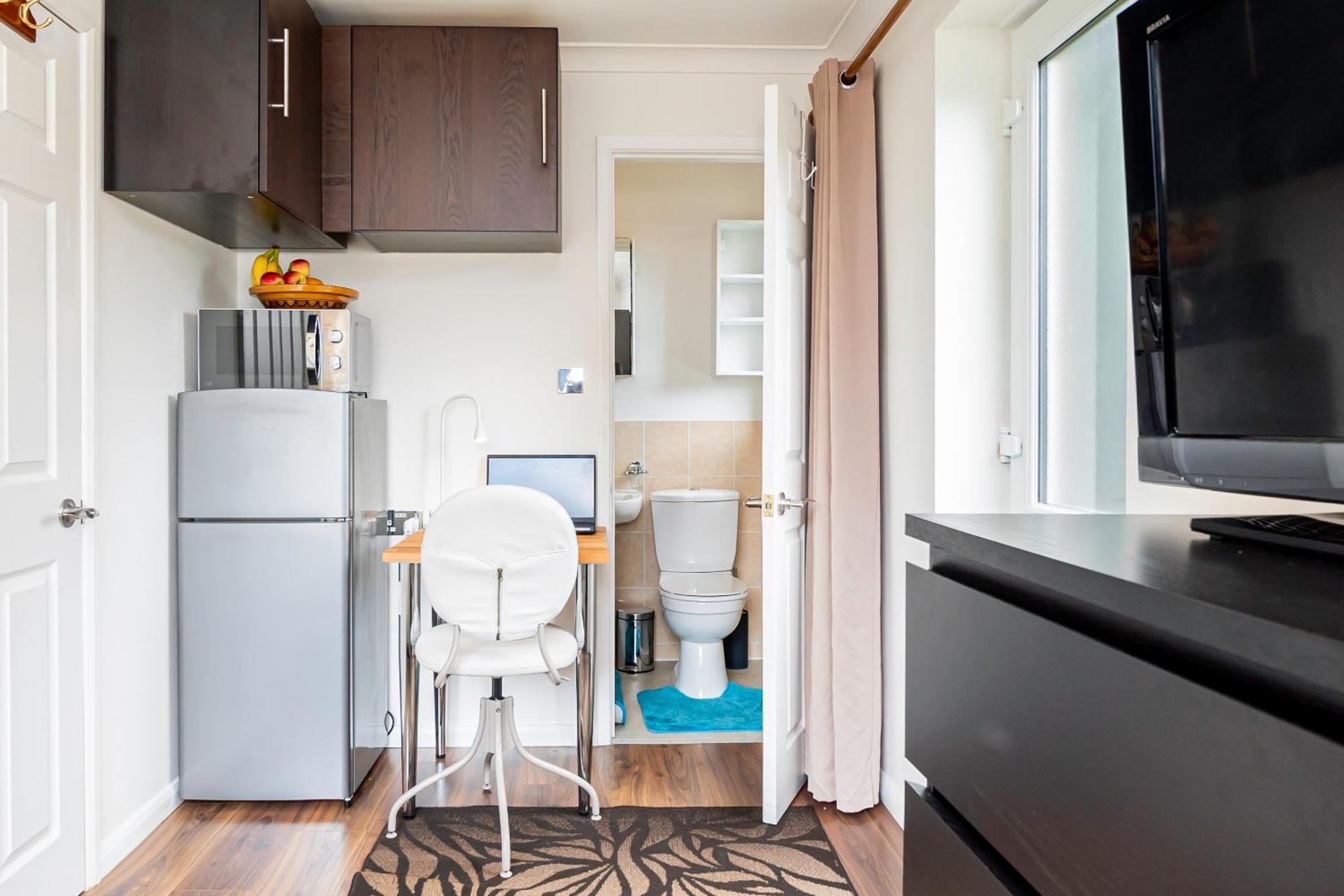 Earley Luxury Ensuite Room With Private Entrance Рединг Екстериор снимка
