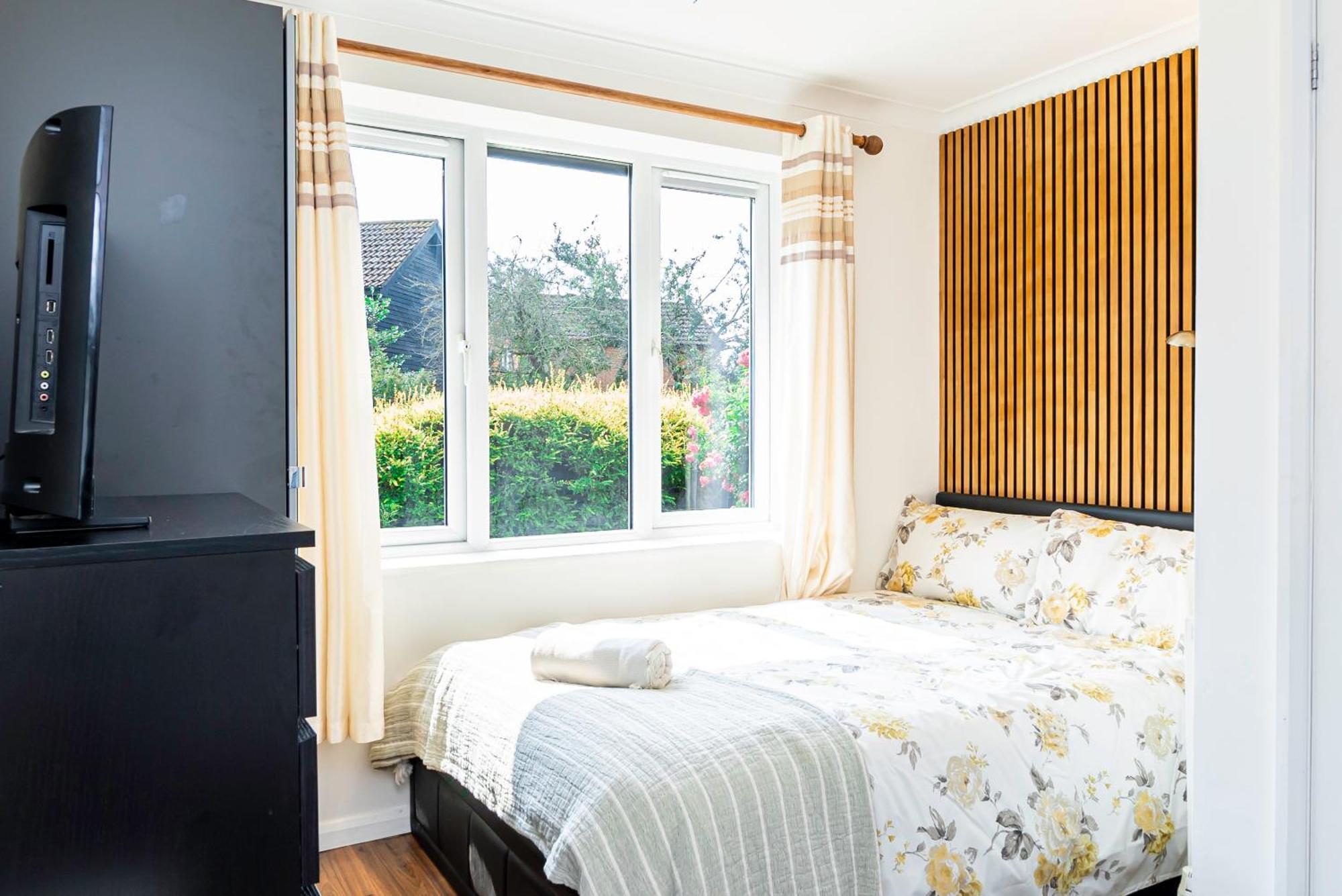 Earley Luxury Ensuite Room With Private Entrance Рединг Екстериор снимка